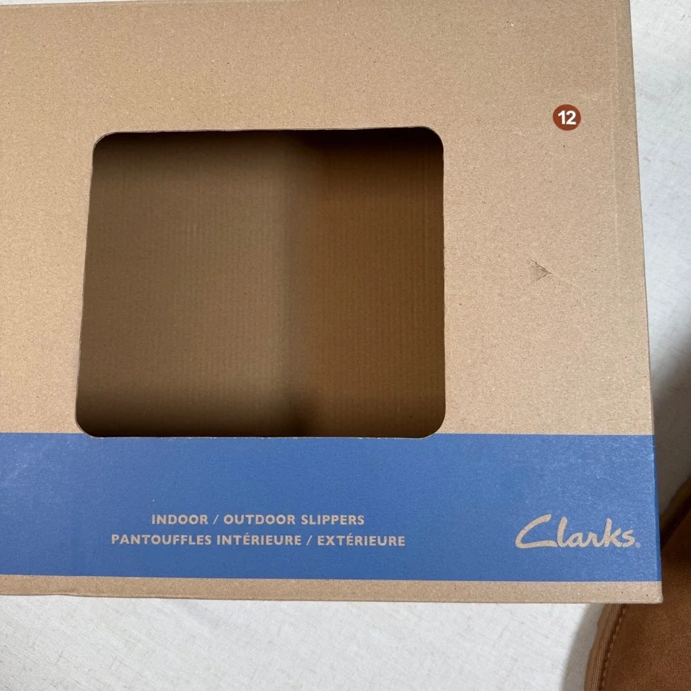 Clarks NIB Men 12 Suede Ankle Boot Tan Leather Indoor Outdoor Slipper Cozy Cloud